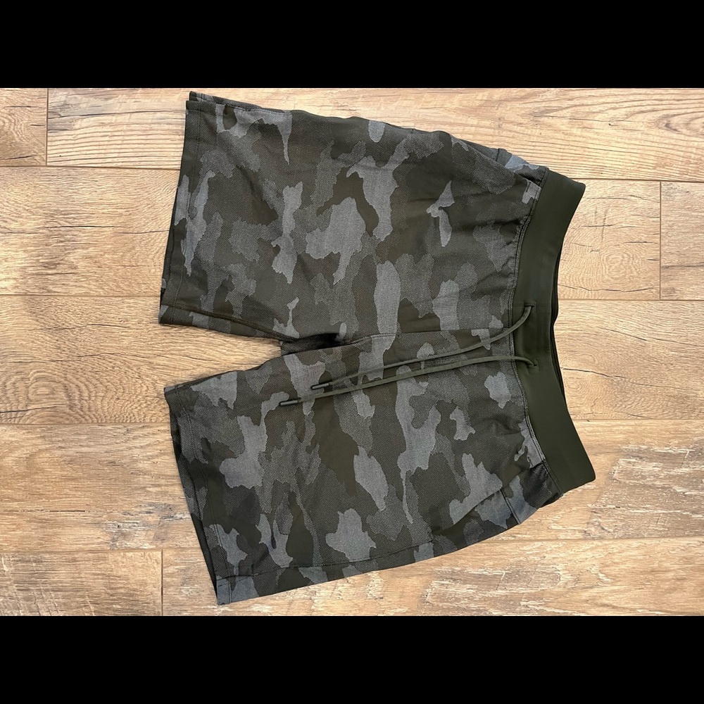 T.H.E. Linerless Short 9" Camo